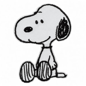 Könnte beinhalten: Ein gestickter Aufbügler, der die Zeichentrickfigur Snoopy in sitzender Position zeigt. Das Design ist mit weißem Garn gearbeitet und mit kräftigen schwarzen Umrandungen für Augen, Nase, Ohren und Körper versehen, was einen kontrastreichen grafischen Look erzeugt.