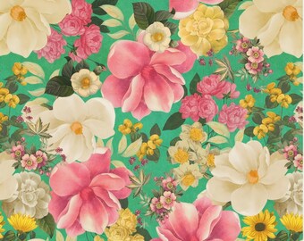 Op de afbeelding: Een levendig bloemenpatroon met grote roze, witte en gele bloemen op een turquoise groene achtergrond. Het ontwerp bevat verschillende bloemsoorten en groene bladeren, wat een weelderig, botanisch thema creëert. Geschikt voor stof of behang.