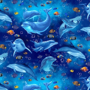 Può includere: Uno sfondo blu vibrante con più delfini che nuotano in diverse direzioni. I delfini sono di colore blu chiaro con accenti blu scuro. Ci sono anche molti pesci colorati e bolle in tutta l'immagine.