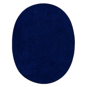 Könnte beinhalten: Ein einfarbiger blauer ovaler Teppich.