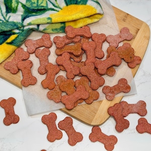 Premios veganos para el adiestramiento canino / Remolacha y plátano, tamaño pequeño