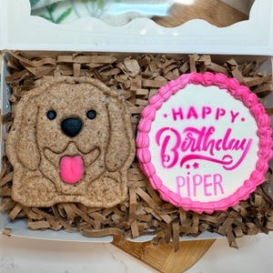 Coffret cadeau personnalisé gourmandise pour chiot - 2 biscuits d'anniversaire faits main avec nom