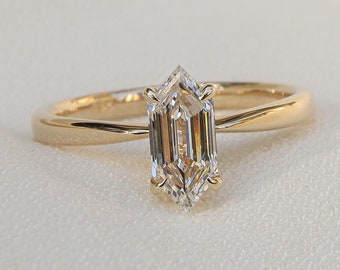 Länglicher Hexagon Diamant Verlobungsring in Gelbgold - Schmuck im geometrischen Stil