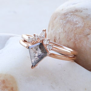 Stunning Salt and Pepper Diamond Ring | Boho Style Rustic Diamond Ring - Rose Gold Engagement Ring Set