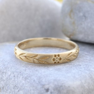 Floral Engraved Wedding Band - Flower Wedding Band in Solid Gold | Nature Inspired Ring - Women's Wedding Ring | Leaf Wedding Band