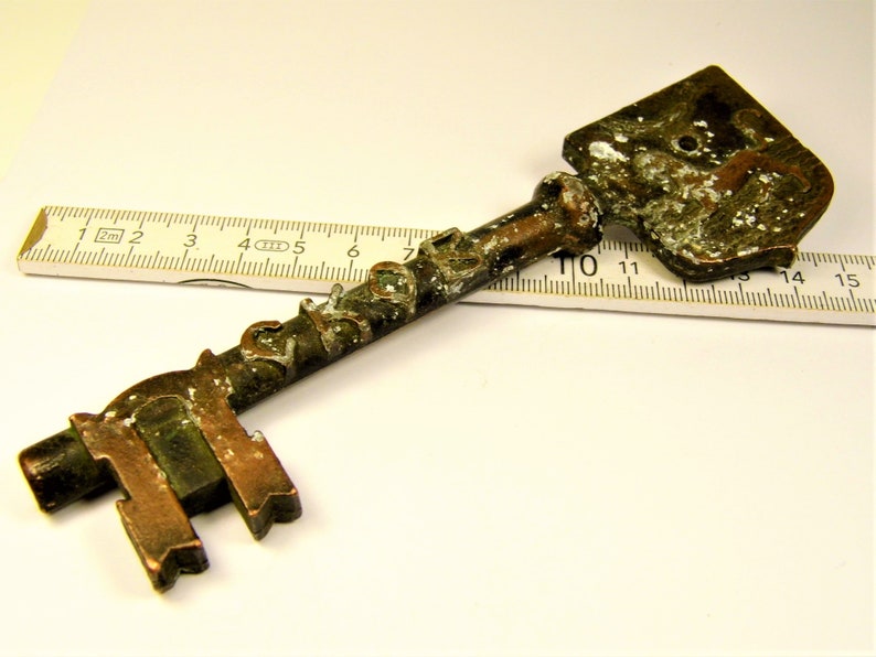 Old vintage retro souvenir key Russian city PSKOV authentic collectible 278sr