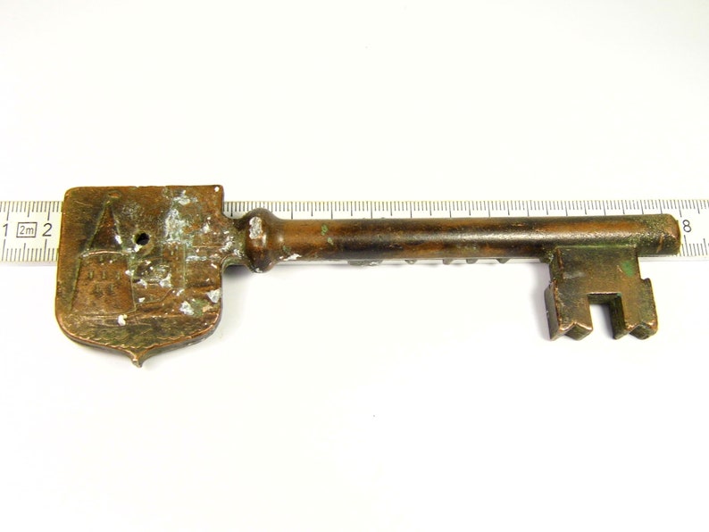 Old vintage retro souvenir key Russian city PSKOV authentic collectible 278sr