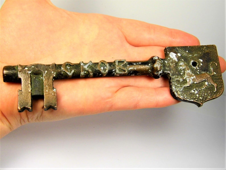 Old vintage retro souvenir key Russian city PSKOV authentic collectible 278sr