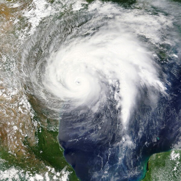 Imagen satelital del huracán Harvey, arte mural de la NASA (descarga digital)
