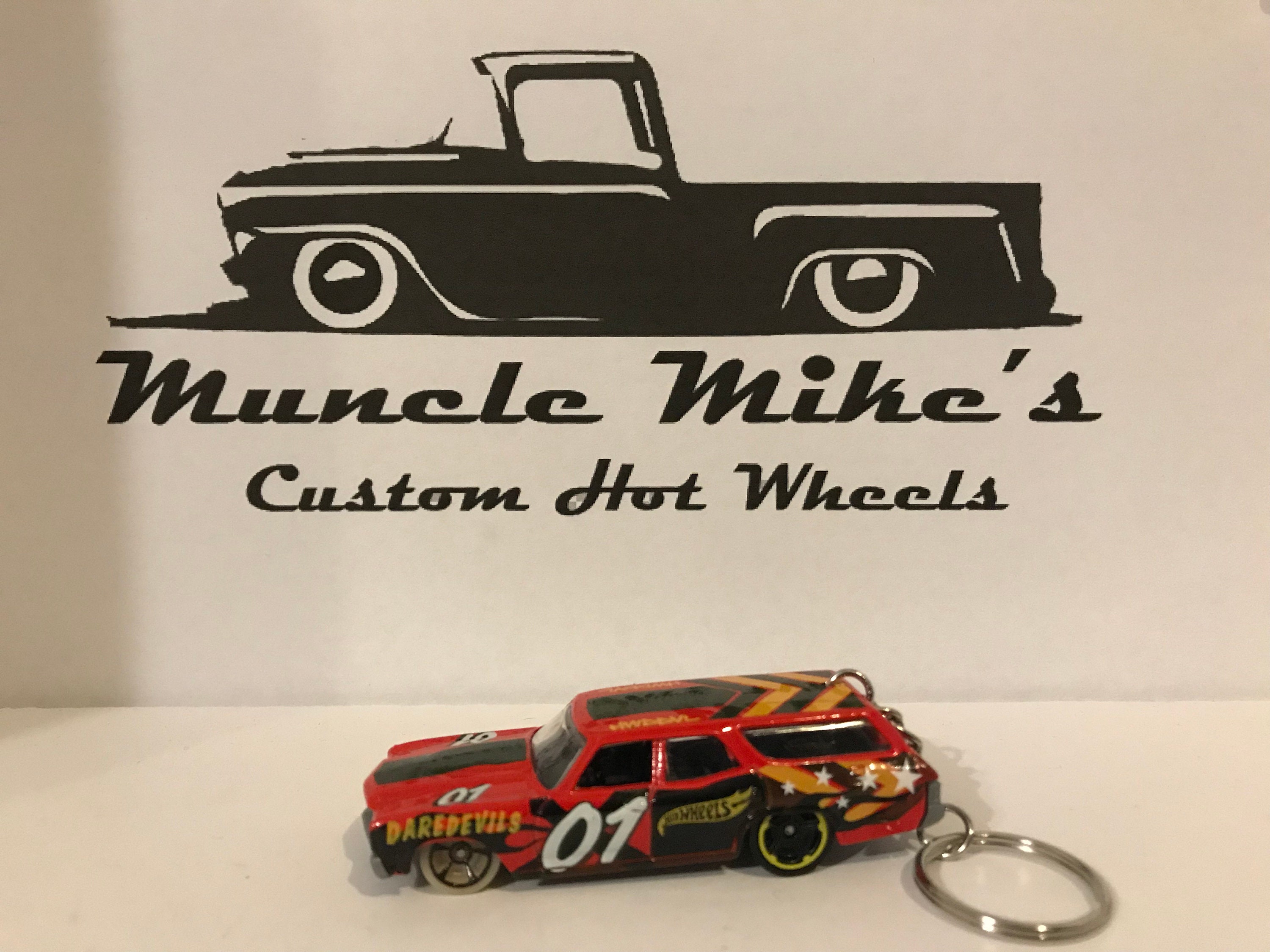 Custom Hot Wheels 1970 Chevelle red wagon stationwagon derby dirt track key chain keychain