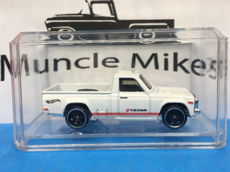 Hot Wheels /& Display Case Mazda REPU Pick Up Truck WHITE