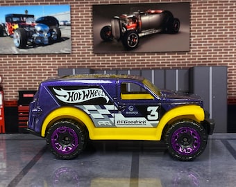 Loose Hot Wheels - Power Panel - Purple and Yellow Hot Wheels 3