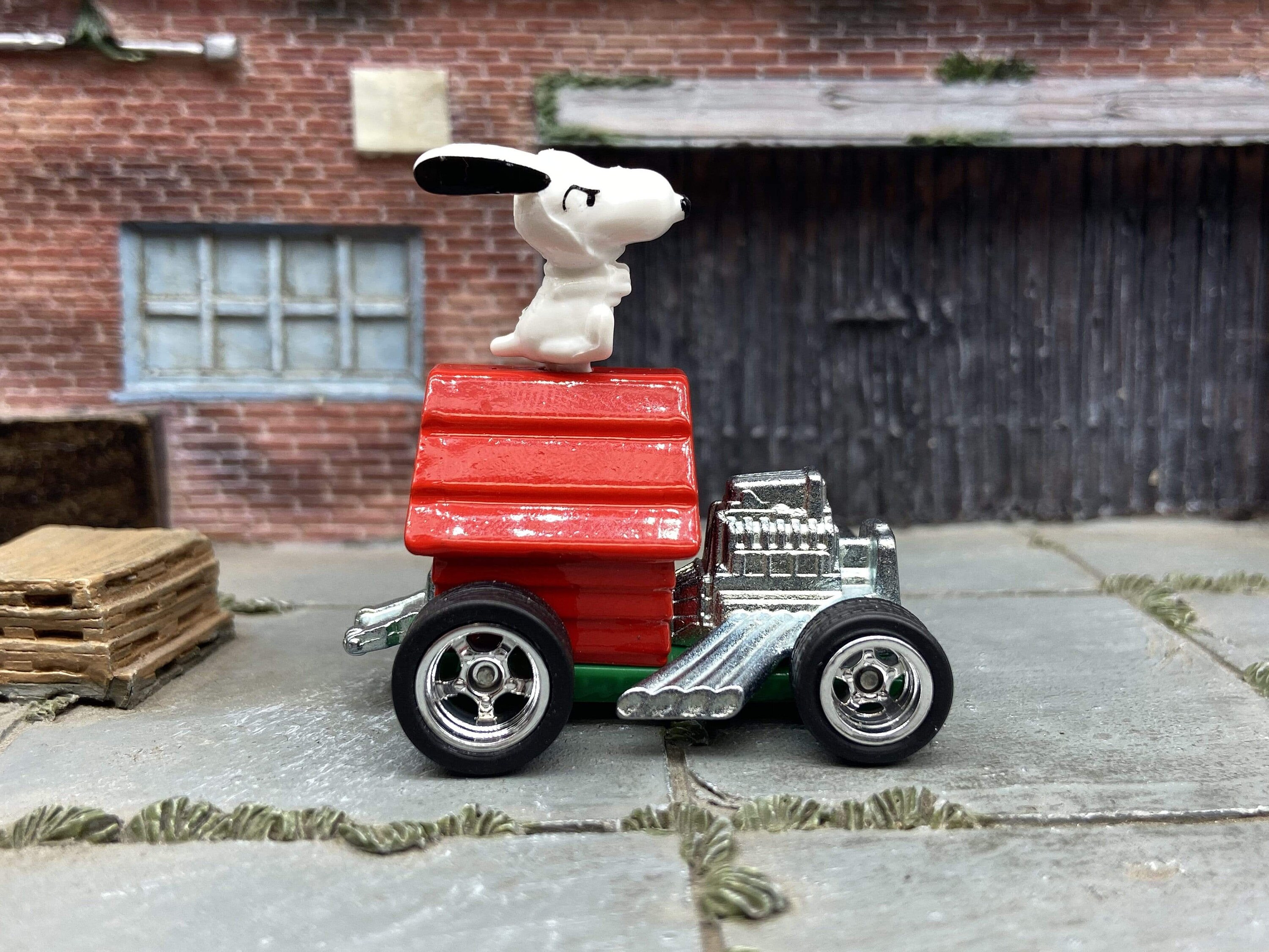 Custom Hot Wheels Snoopy and His Dog 