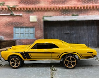 エラー品 Hot Wheels '67 Pontiac GTO イエロー Amazon.com: Hot Wheels 2017 '67 Pontiac GTO Yellow Muscle Mania