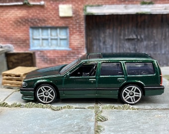 Loose Hot Wheels - Volvo 850 Estate - Dark Green