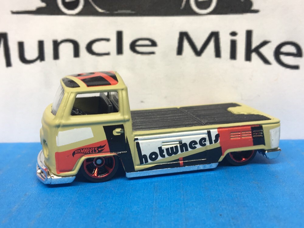 Collectible 2018 Hot Wheels VW Volkswagen T2 Pick Up Truck BEIGE With Custom Clear Display Case