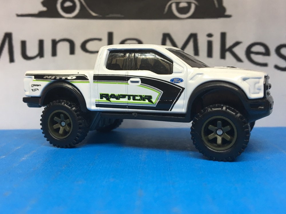 Custom Hot Wheels 2017 Ford F150 Raptor 6.2 Lifted 4X4 Off Road Wheels and Rubber Tires (AWESOME)