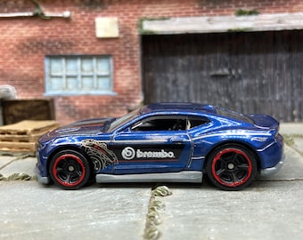 Loose Hot Wheels - 2018 Chevy Camaro SS - Blue and Black Brembo Brakes Livery