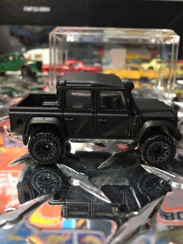 Custom Hot Wheels 15 Land Rover Defender Double Cab Flat Black