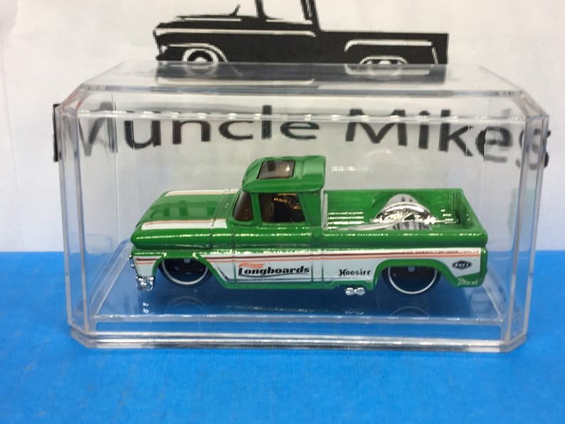 Hot Wheels /& Display Case 1962 Chevy Surf Up Pick Up Truck Green And White