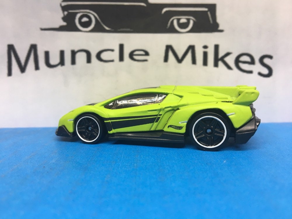 Custom Hot Wheels Lamborghini Veneno Flat Green
