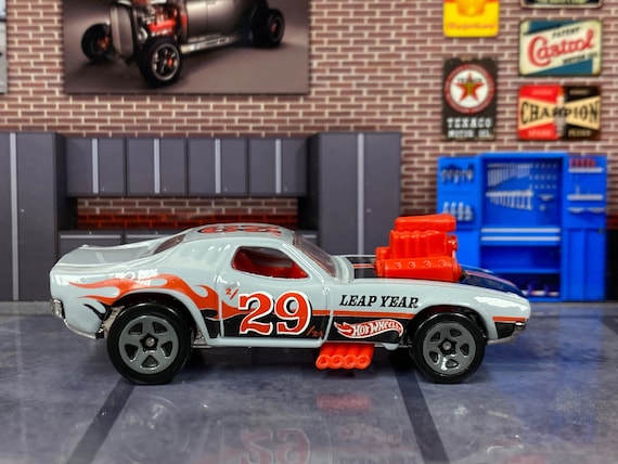 Loose Hot Wheels - Rodger Dodger - Gray, Black and Red 29 Leap