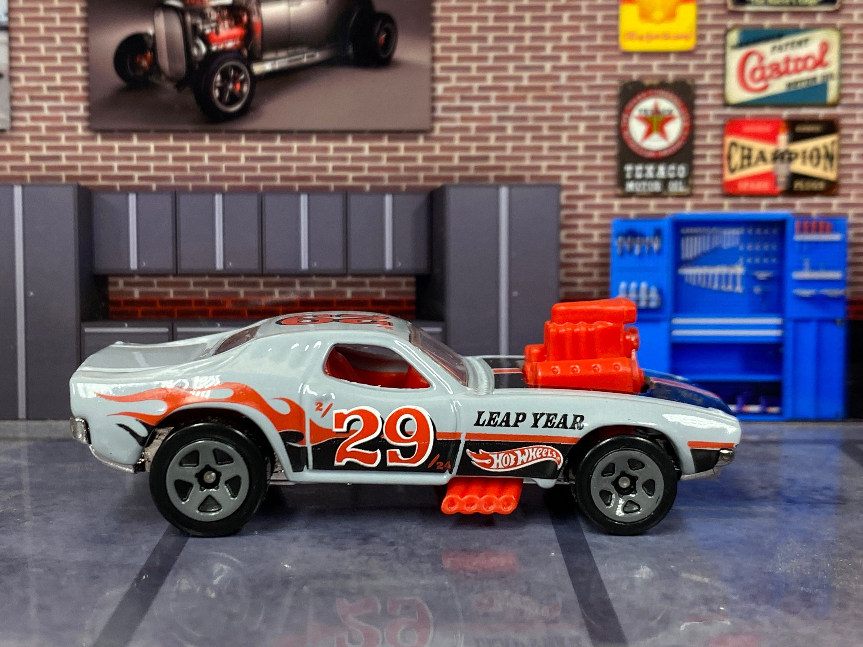 Loose Hot Wheels - Rodger Dodger - Gray, Black and Red 29 Leap