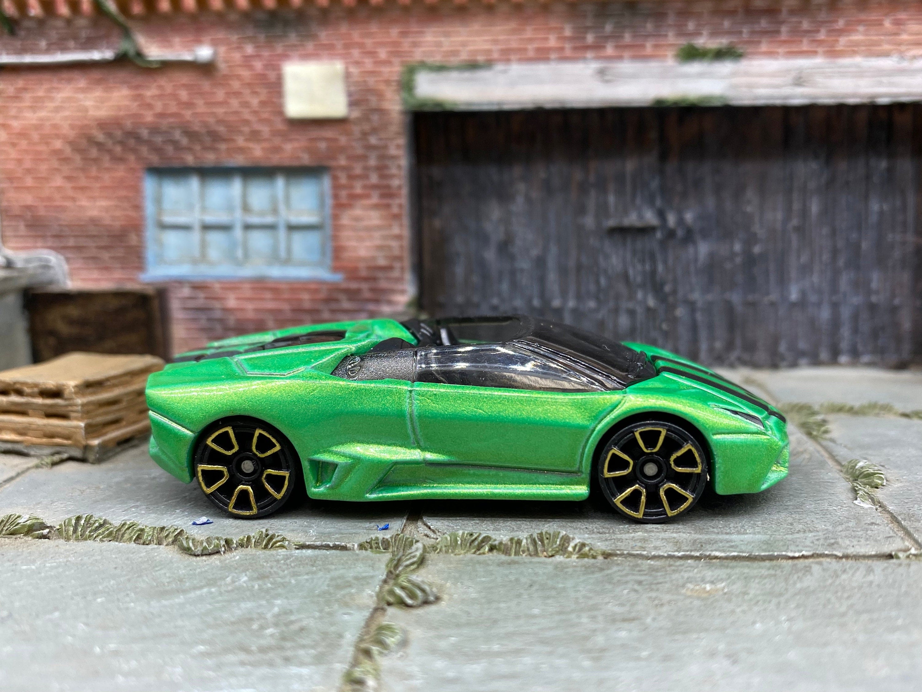 Hot Wheels HW Roadsters Lamborghini Reventon Roadster – Grün, 1:64, 18/250 Serie
