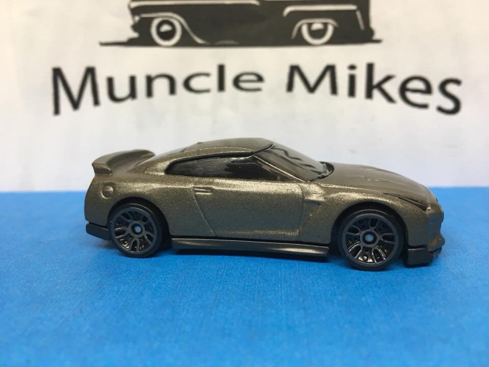 Custom Hot Wheels 2017 Nissan Gt-r (r35) Custom Paint Cast Coat Iron