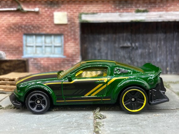 Loose Hot Wheels - 2005 Ford Mustang Race Car - Green, Black and