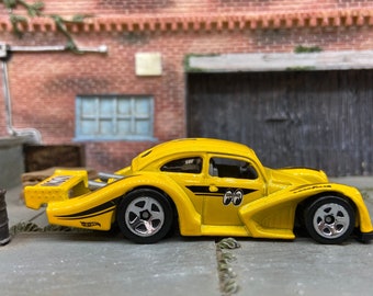 Loose Hot Wheels - VW Volkswagen Kafer Racer Race Car - Mooneyes Yellow Livery