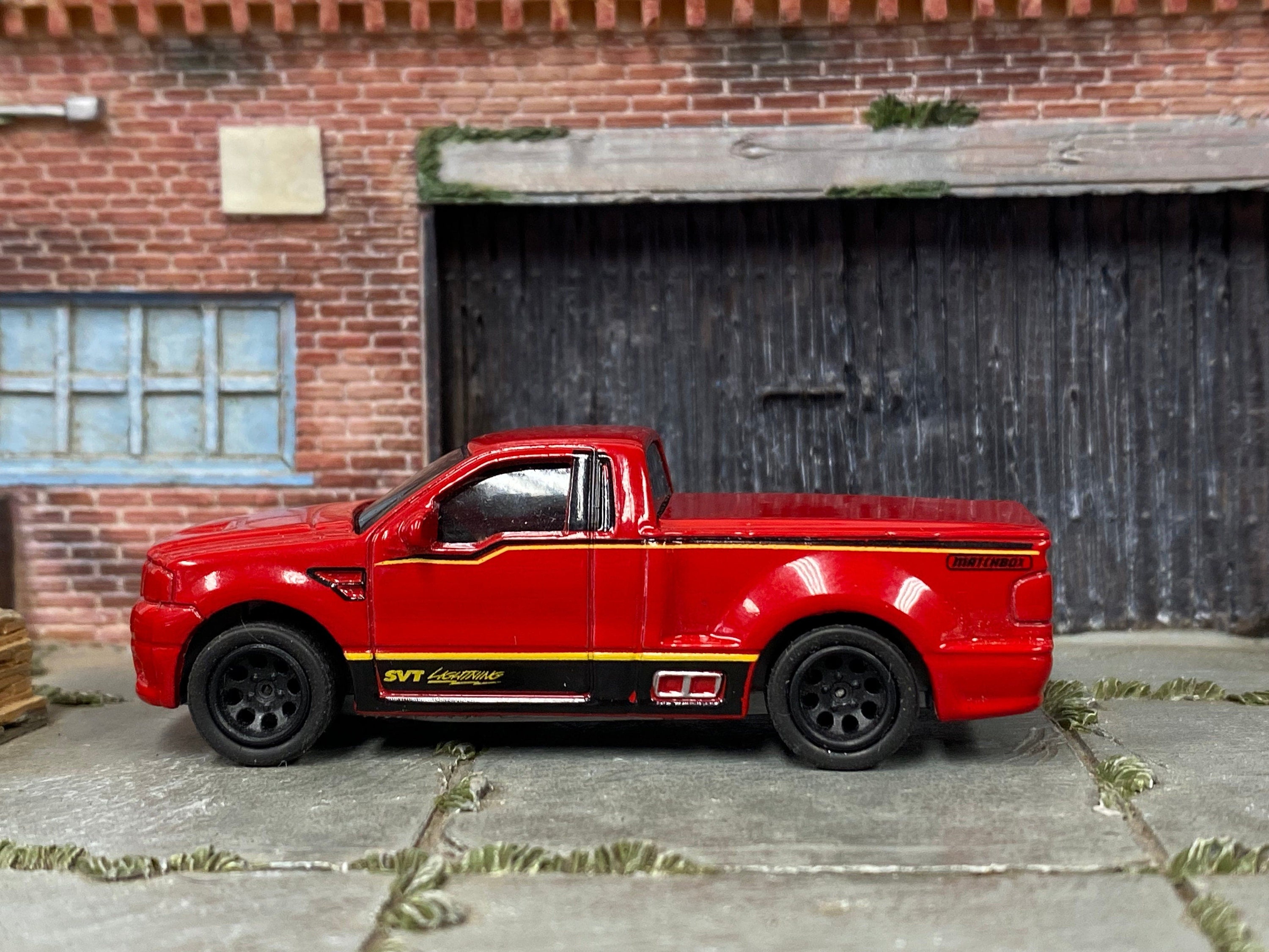 Boite d allumettes personnalisee Ford F150 Lightning SVT rouge noir et jaune Jantes 8 trous noires Pneus en caoutchouc Etsy France