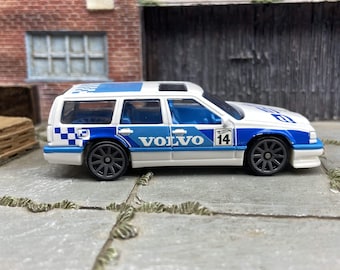 Loose Hot Wheels - Volvo 850 Estate - White and Blue