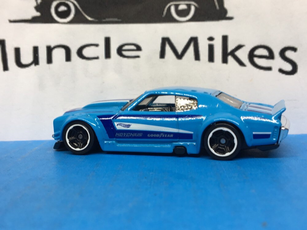 Collectible 2018 Hot Wheels 1970 Chevy Chevelle SS BLUE With Custom Clear Display Case