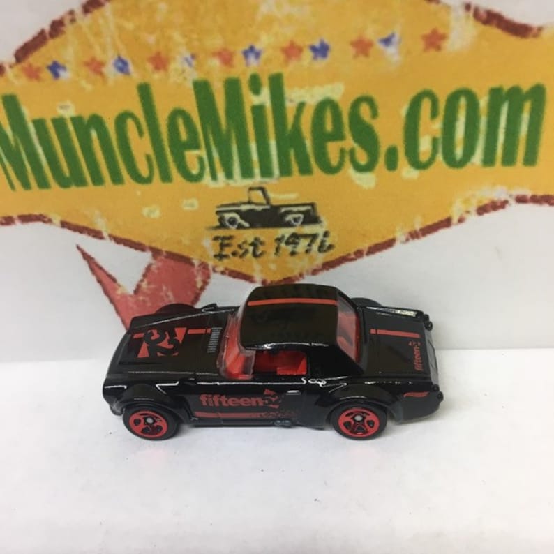 Hot Wheels /& Display Case Nissan Fairlady 2000 BLACK