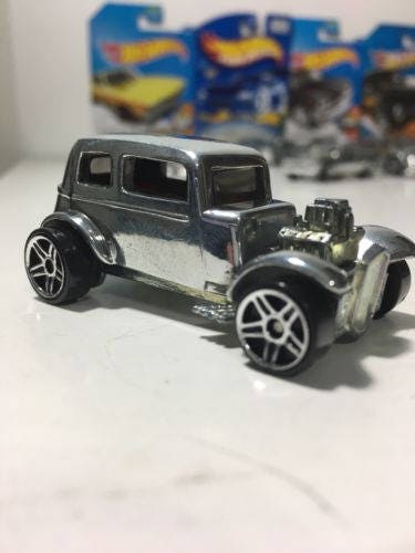 Custom Hot Wheels 2001 '32 Ford Vicky Polished