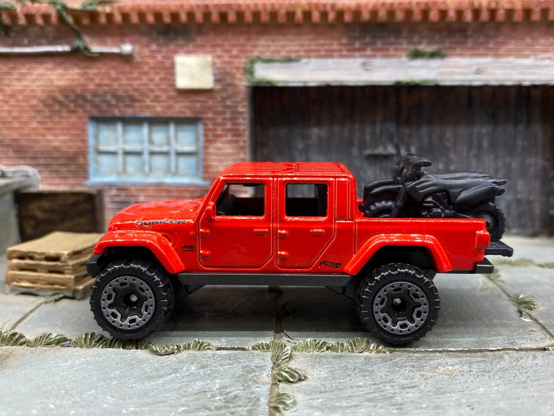 FOUR WHEEL BEAST Jeep Gladiator Keychain - Officially Licensed Jeep
