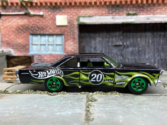 Loose Hot Wheels - 1965 Ford Galaxy 500 - Black and Green With
