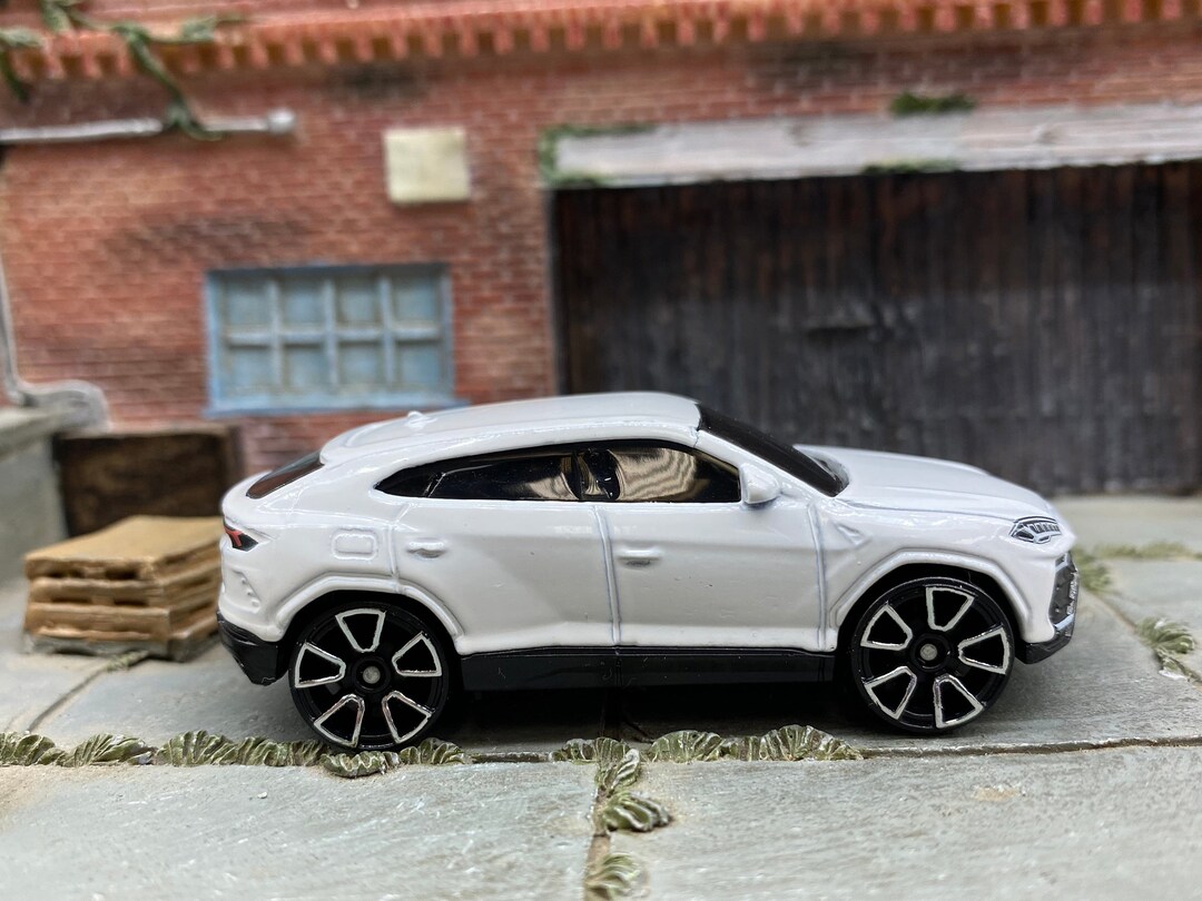 Loose Hot Wheels - 2017 Lamborghini Urus - White - Etsy