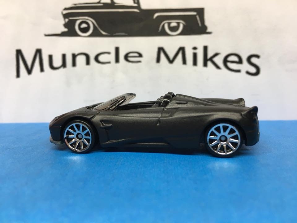 Custom Hot Wheels 17 Pagani Huayra Roadster Flat Black