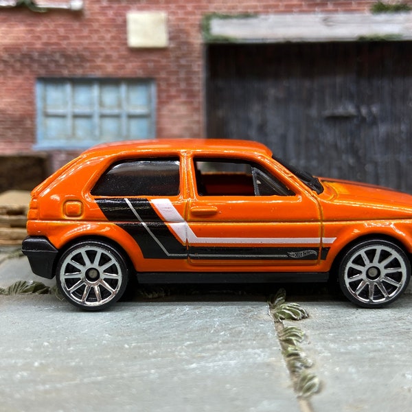 Loose Hot Wheels: VW Volkswagen Golf MK2 Dressed in Orange