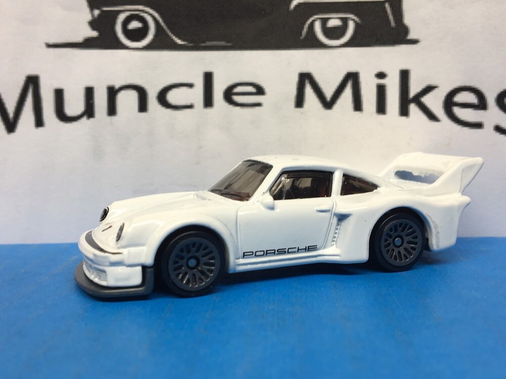 Collectible 2018 Hot Wheels Porsche 934.5 WHITE With Custom Clear Display Case