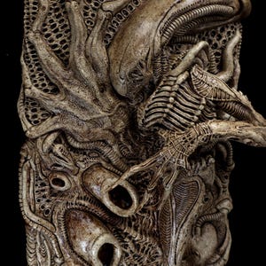 Alien Xenomorph collectible wall plaque. handmade sculpture