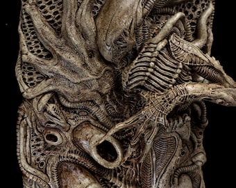 Alien Xenomorph collectible wall plaque. handmade sculpture