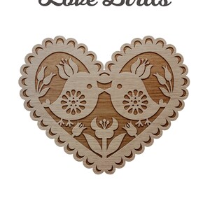 Modelo Dxf de coração com pássaros amorosos para corte a laser. Design de coração de renda de arte popular húngara. Coração recortado Svg. Ornamento de casamento cortado a laser