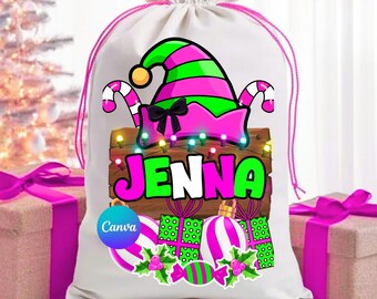 Könnte beinhalten: Ein weißer Weihnachtssack mit Kordelzug, verziert mit einem farbenfrohen Elfenhut-Design und dem Namen "Jenna". Das Design beinhaltet Zuckerstangen, Lichterketten und Geschenkillustrationen. Das Canva-Logo ist sichtbar.