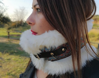 Faux fur collar. Faux fur scarf in off white with jaquard ribbon. Winter fur scarf. Faux Fur neck warmer. Leather strap closure