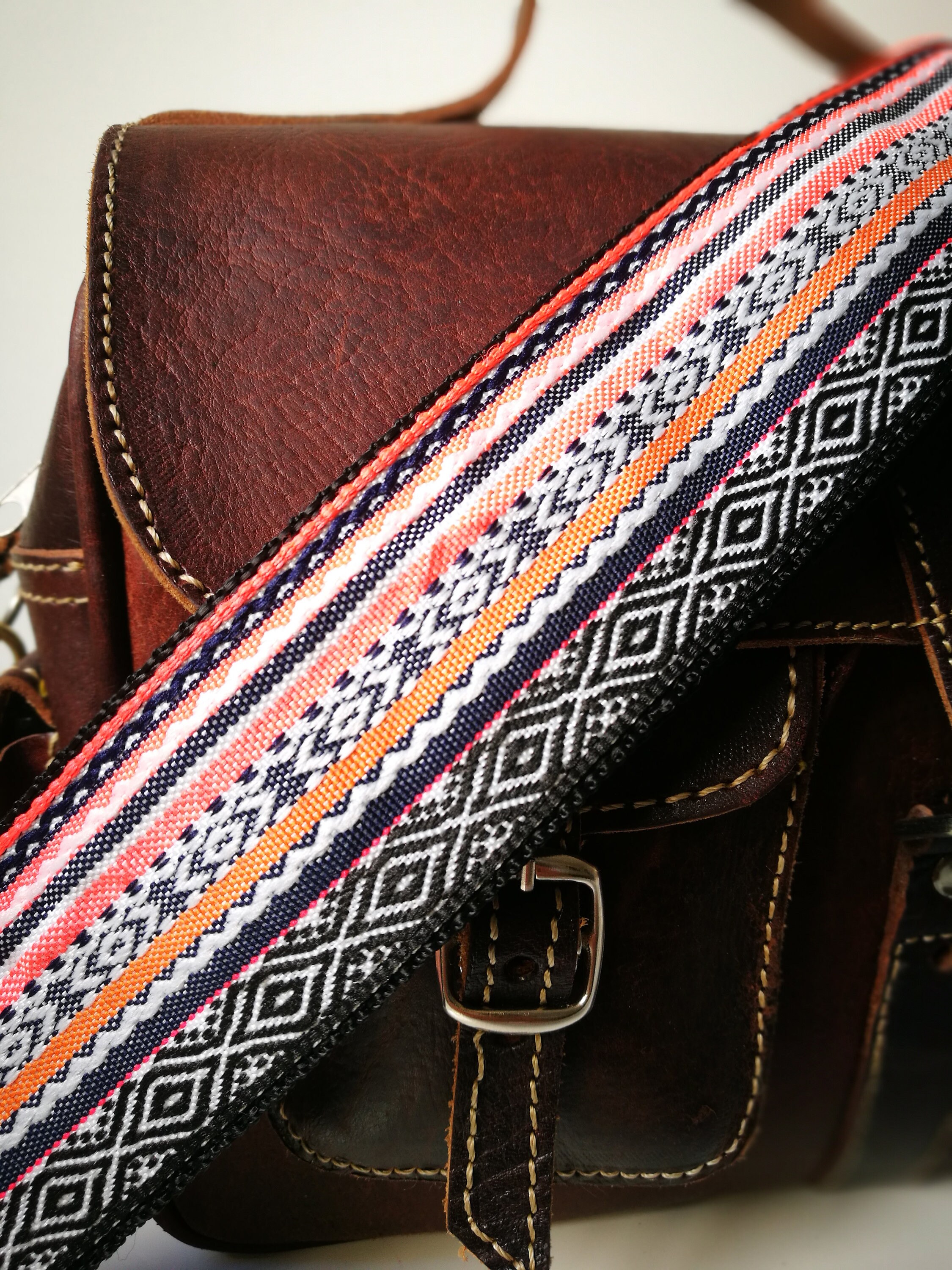 Sangle De Sac Bandoulière Boho Tribal – Rose/Marron – JEN & CO. – Réglable