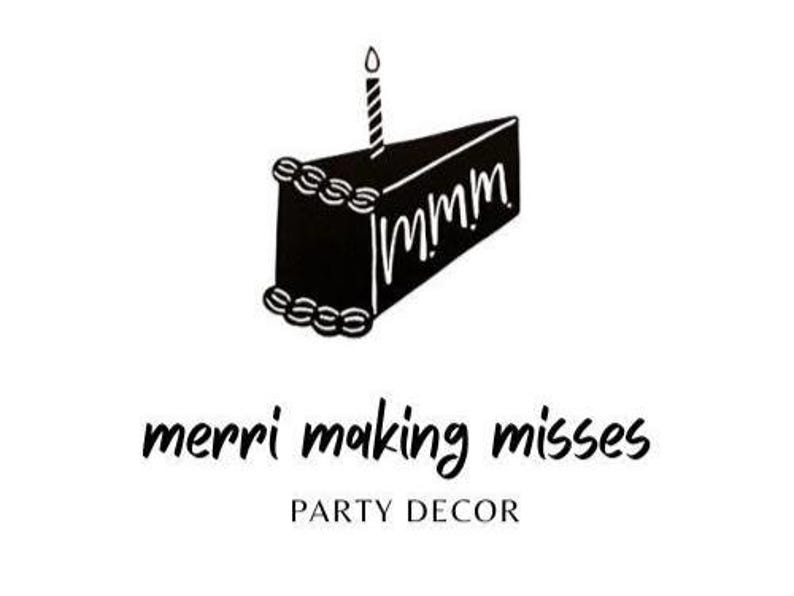 Puede incluir: Gr&aacute;fico en blanco y negro de una porci&oacute;n de pastel con una vela. El pastel est&aacute; decorado con un patr&oacute;n repetitivo y la palabra "mmm" est&aacute; escrita en el lateral. Debajo del pastel, el texto dice "merri making misses PARTY DECOR".