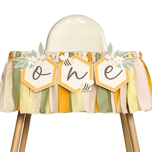 Bee Theme 1st Birthday Highchair Banner, Queen Bee First Birthday High Chair Garland, Floral Honey Bee Day One Banner, Sweet One Party